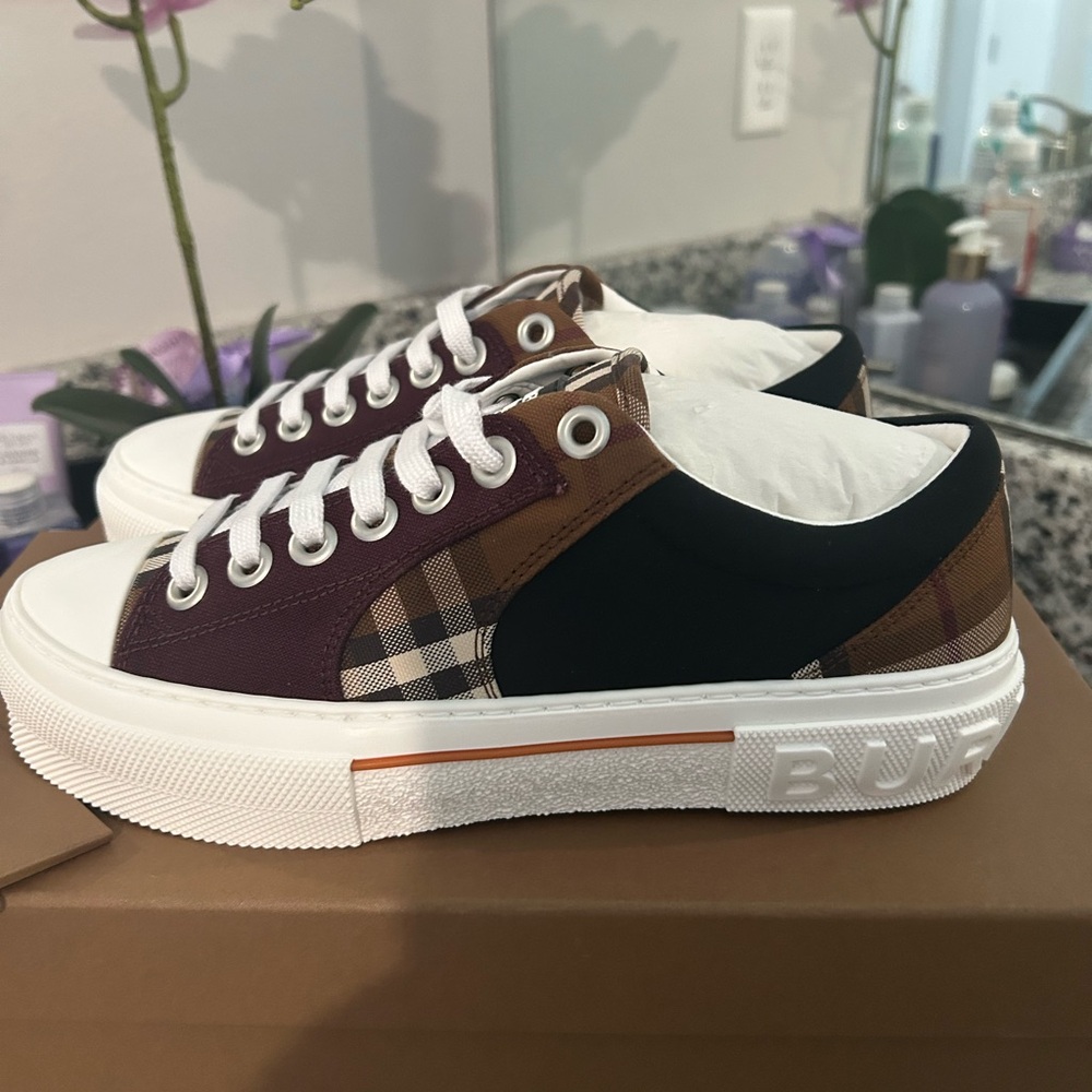 Burberry
Kai Check Low-Top Sneakers (39/9)